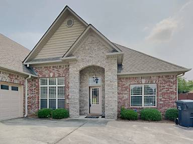 Main picture of 826 Waterford Cove Ln
