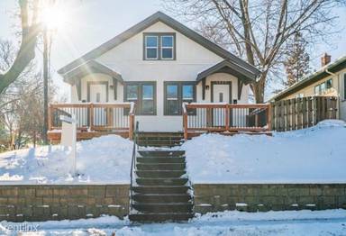Main picture of 1220 Saint Clair Ave