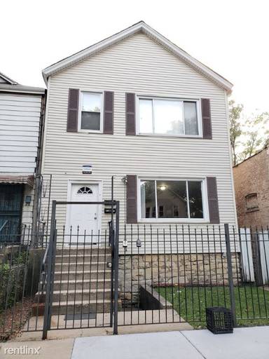 Main picture of 10808 S Hoxie Ave