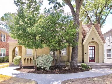 Main picture of 3312 S University Dr