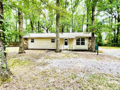 Main picture of 590 Myers Rd