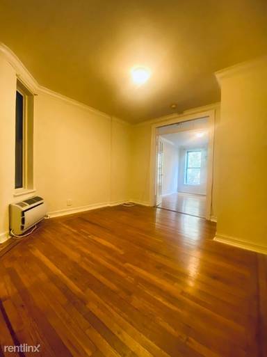 Main picture of 213 E 84th St