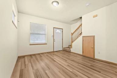 Main picture of 4924 NE Lombard St