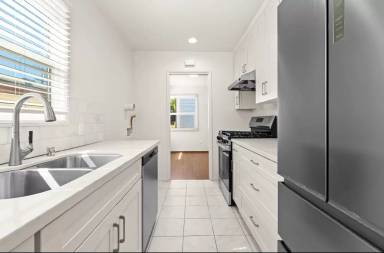 Main picture of 3328 Nile St