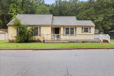 Main picture of 1301 Roundtree Dr