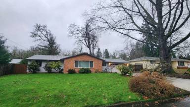 Main picture of 5163 SE Oakland Ave