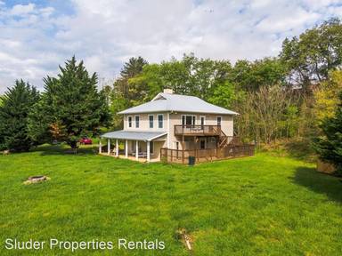 Main picture of 1418 S River Rd