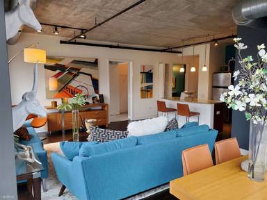 Main picture of 417 W Roscoe St