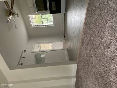 Main picture of 303 W Broadway