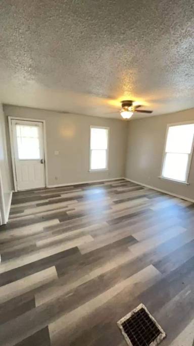 Main picture of 1817 W 8th St