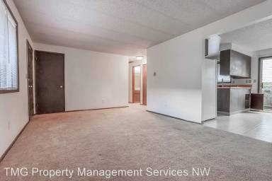 Main picture of 8851 SE 10th Ave