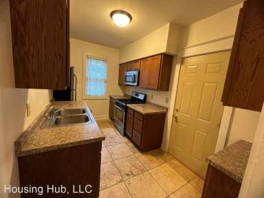 Main picture of 848 University Ave W