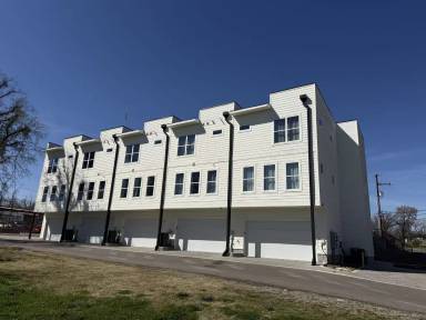 Main picture of 5621 Lenox Ave