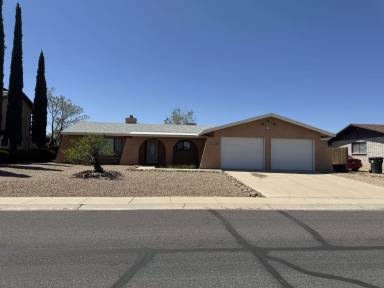 Main picture of 1005 Country Club Dr