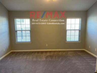 Main picture of 110 Weathering Dr