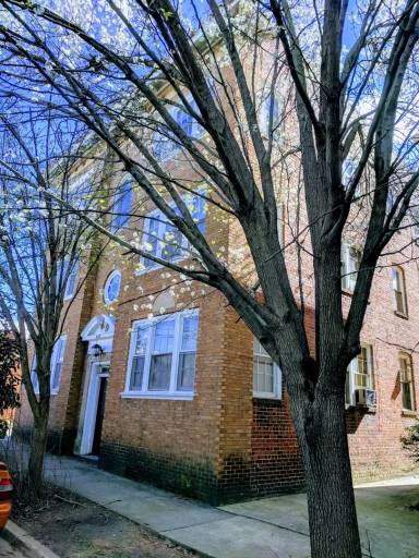 Main picture of 905 N Belmont Ave