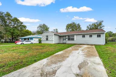 Main picture of 3830 Basswood Dr