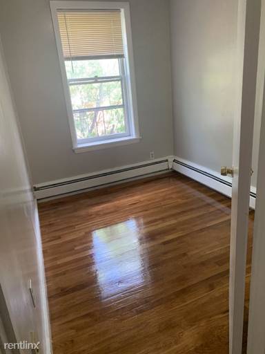 Main picture of 4 Garden Ct