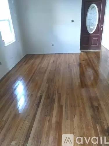 Main picture of 2024 Saxton Ave