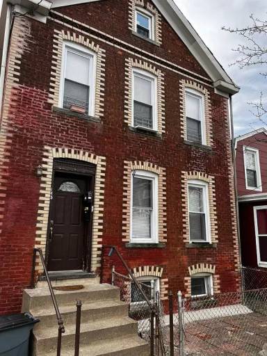 Main picture of 145 Lake Ave