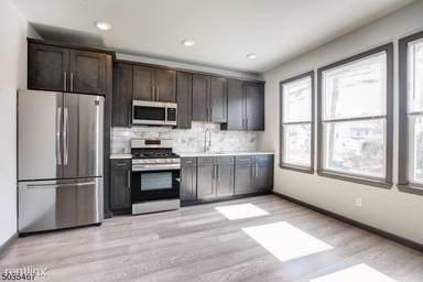 Main picture of 51 Lindsley Ave