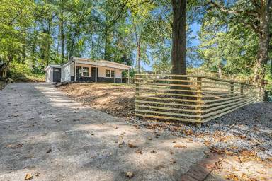 Main picture of 846 Mell Ct SE