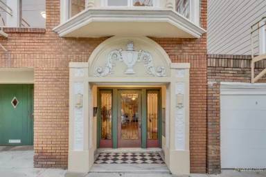 Main picture of 2 7th Ave