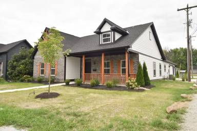 Main picture of 312 W Staat St