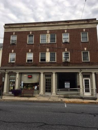 Main picture of 32 W Market St