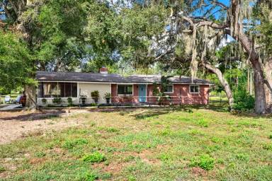 Main picture of 18321 Edgewood Dr