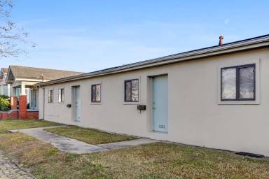 Main picture of 3131 Chippewa St