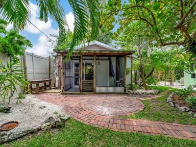 Main picture of 5215 Calle de Costa Rica