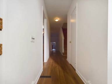 Main picture of 643 Lombard St