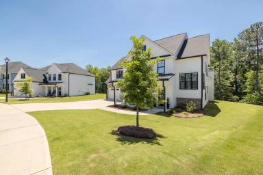 Main picture of 821 Lost Grove Trl