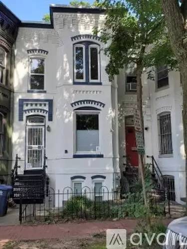 Main picture of 239 8th St NE