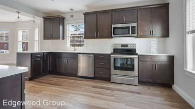 Main picture of 211 Grand Ave