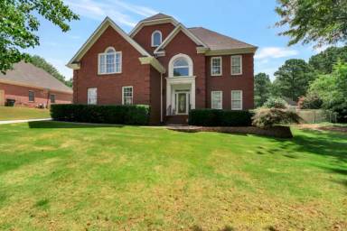 Main picture of 4000 Hogans Mill Ln