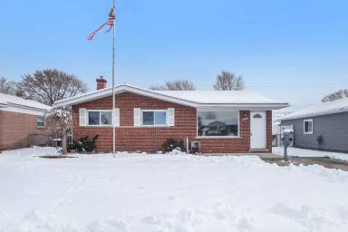 Main picture of 7533 Oak St