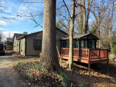 Main picture of 5 Carolee Dr