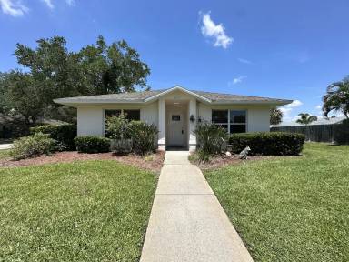 Main picture of 2074 Foxwood Dr