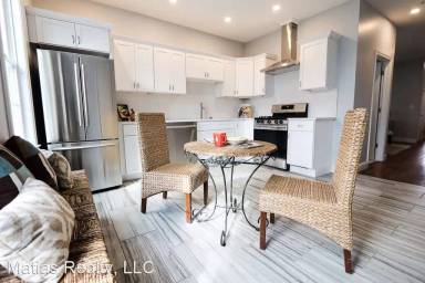 Main picture of 40 Wayland St