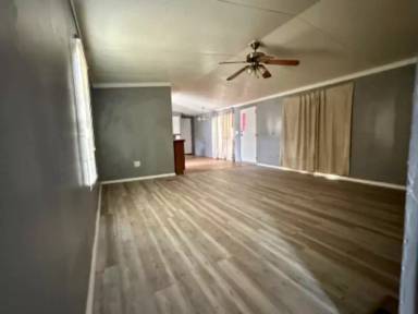 Main picture of 19 Oakdale St