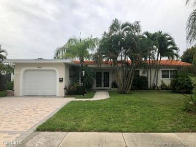 Main picture of 913 SE 7th Ct