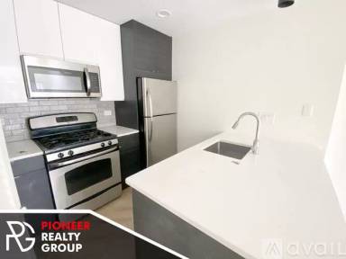 Main picture of 944 W Grace St Apartments