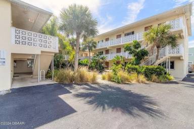 Main picture of 102 S Peninsula Dr