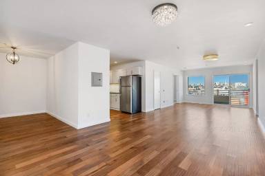 Main picture of 2208 Mission St