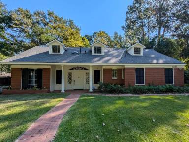 Main picture of 6231 Dillingham Ave