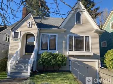 Main picture of 3911 Interlake Ave N