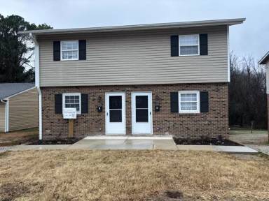 Main picture of 626 Middle St