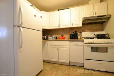 Main picture of 354 Market St